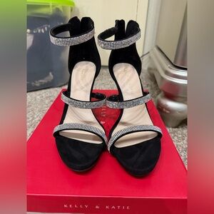 Kelly & Katie Courtnee2 7.5M